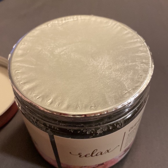 Manna Kadar Champagne Charcoal Scrub, 18.34 oz - Picture 5 of 5